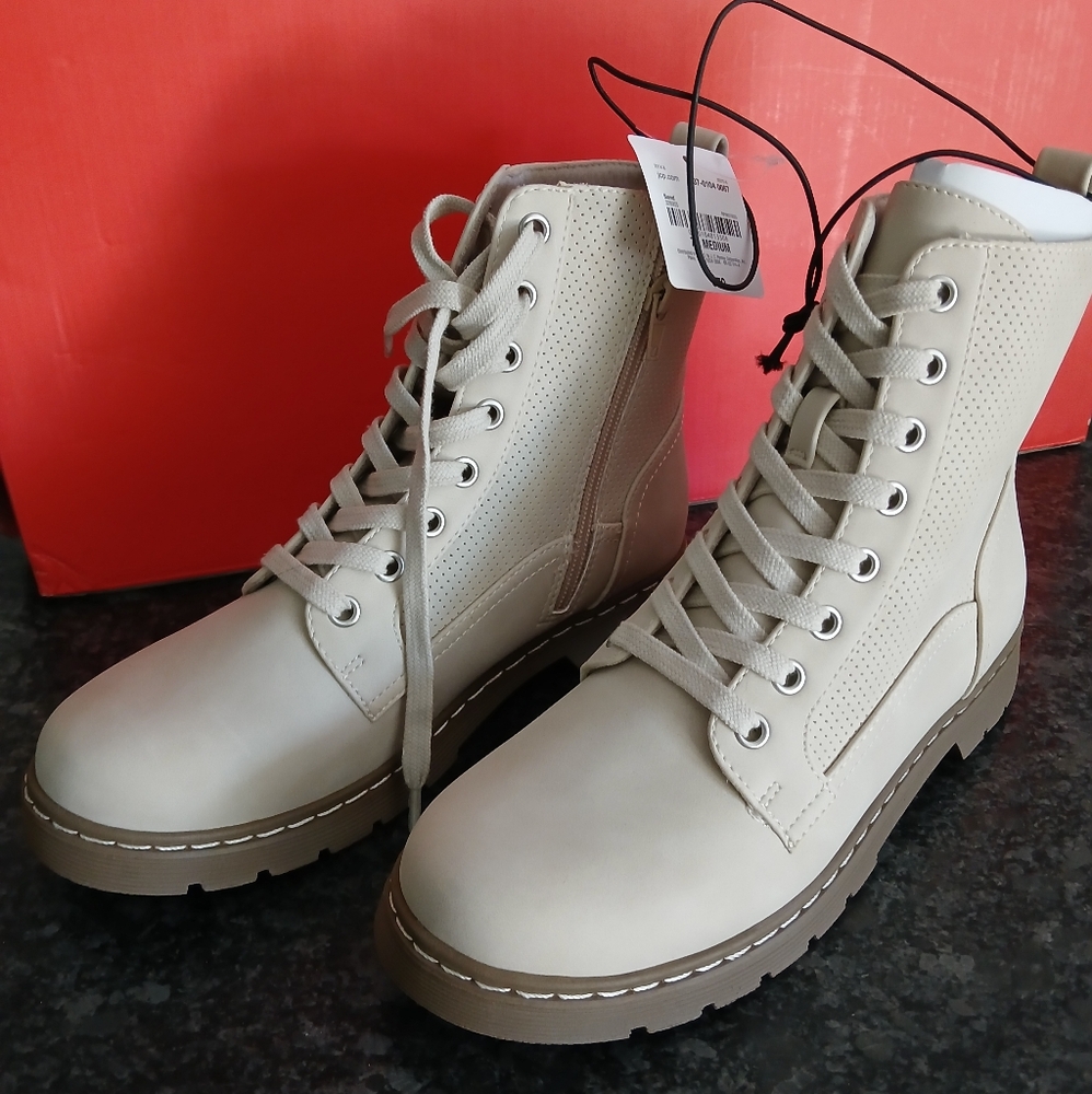 ARIZONA  boots size women's 7.5  NWT